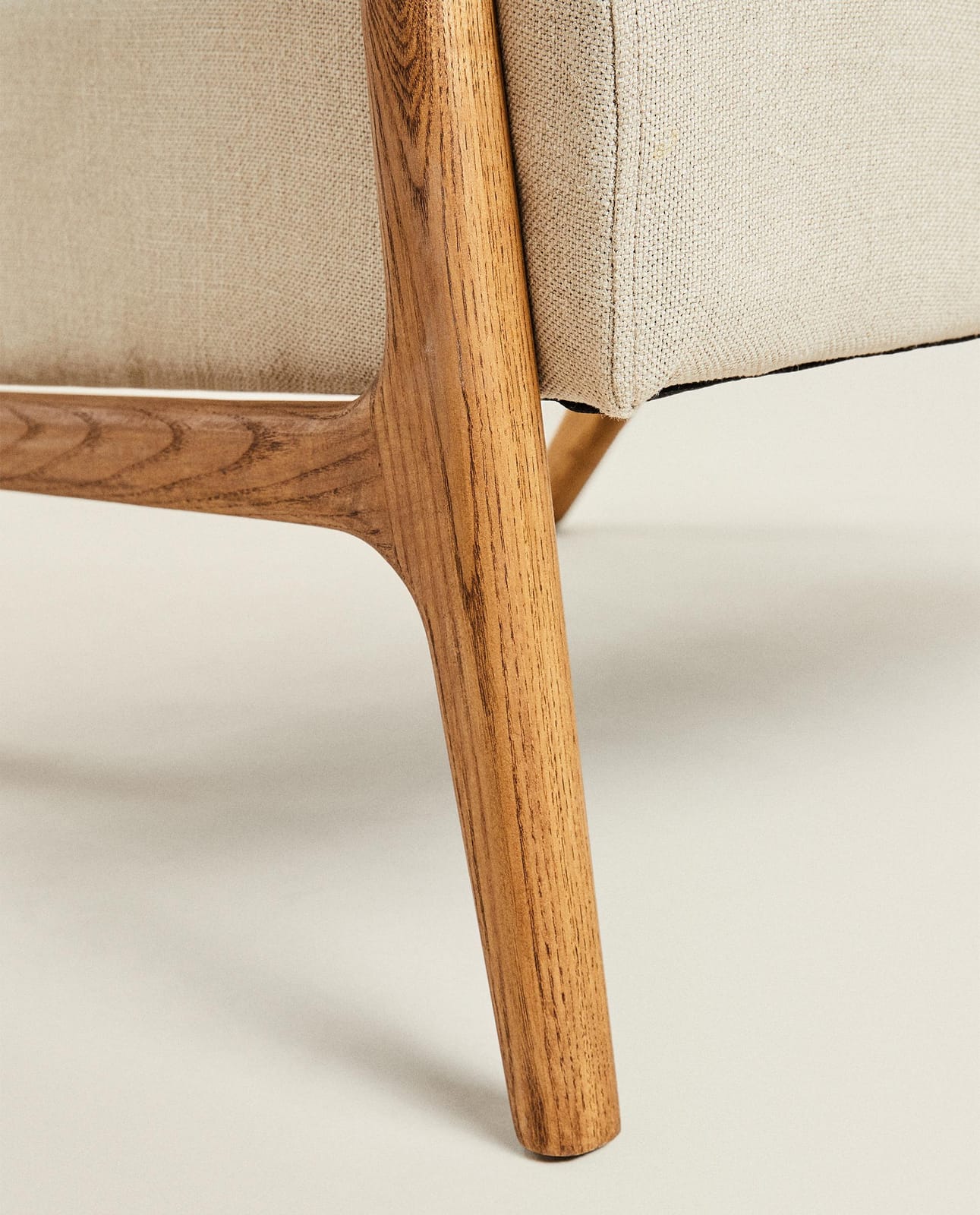 ZARA HOME КРЕСЛО ИЗ ЯСЕНЕВОГО ДЕРЕВА И ЛЬНА ракурс 9