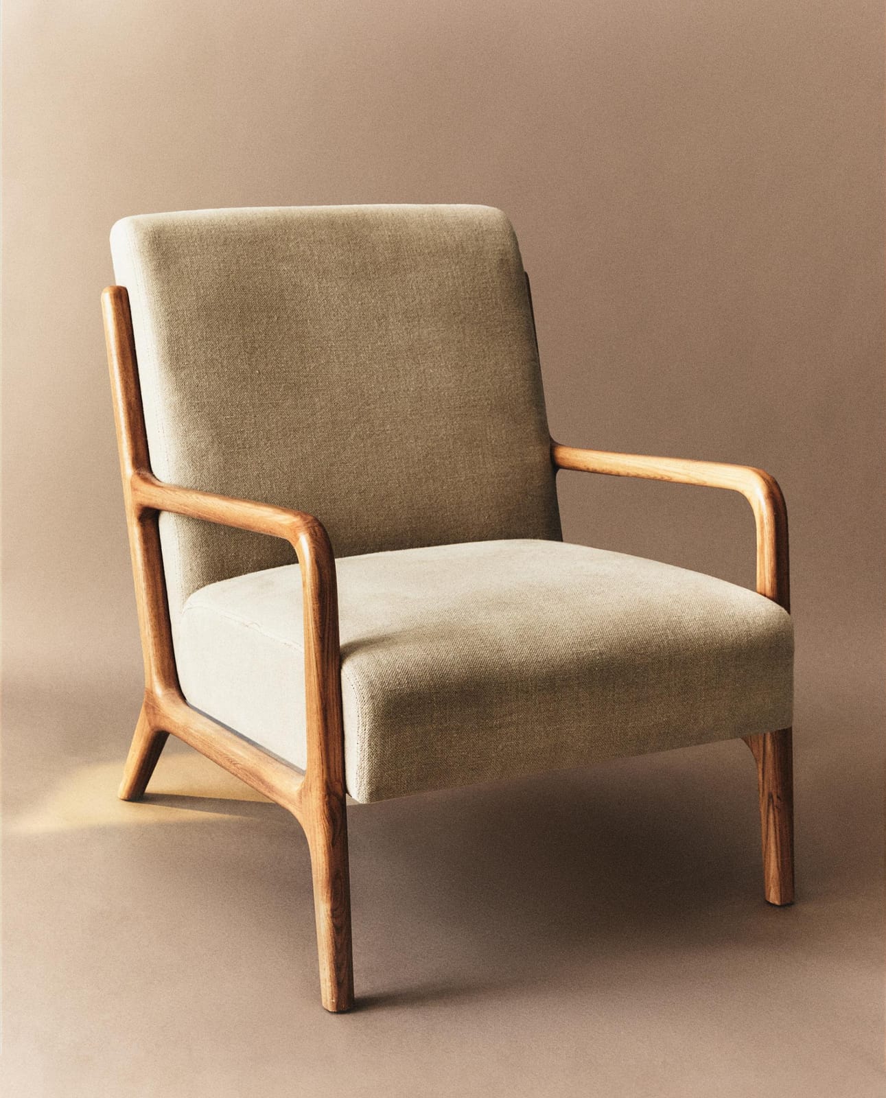 ZARA HOME КРЕСЛО ИЗ ЯСЕНЕВОГО ДЕРЕВА И ЛЬНА ракурс 6