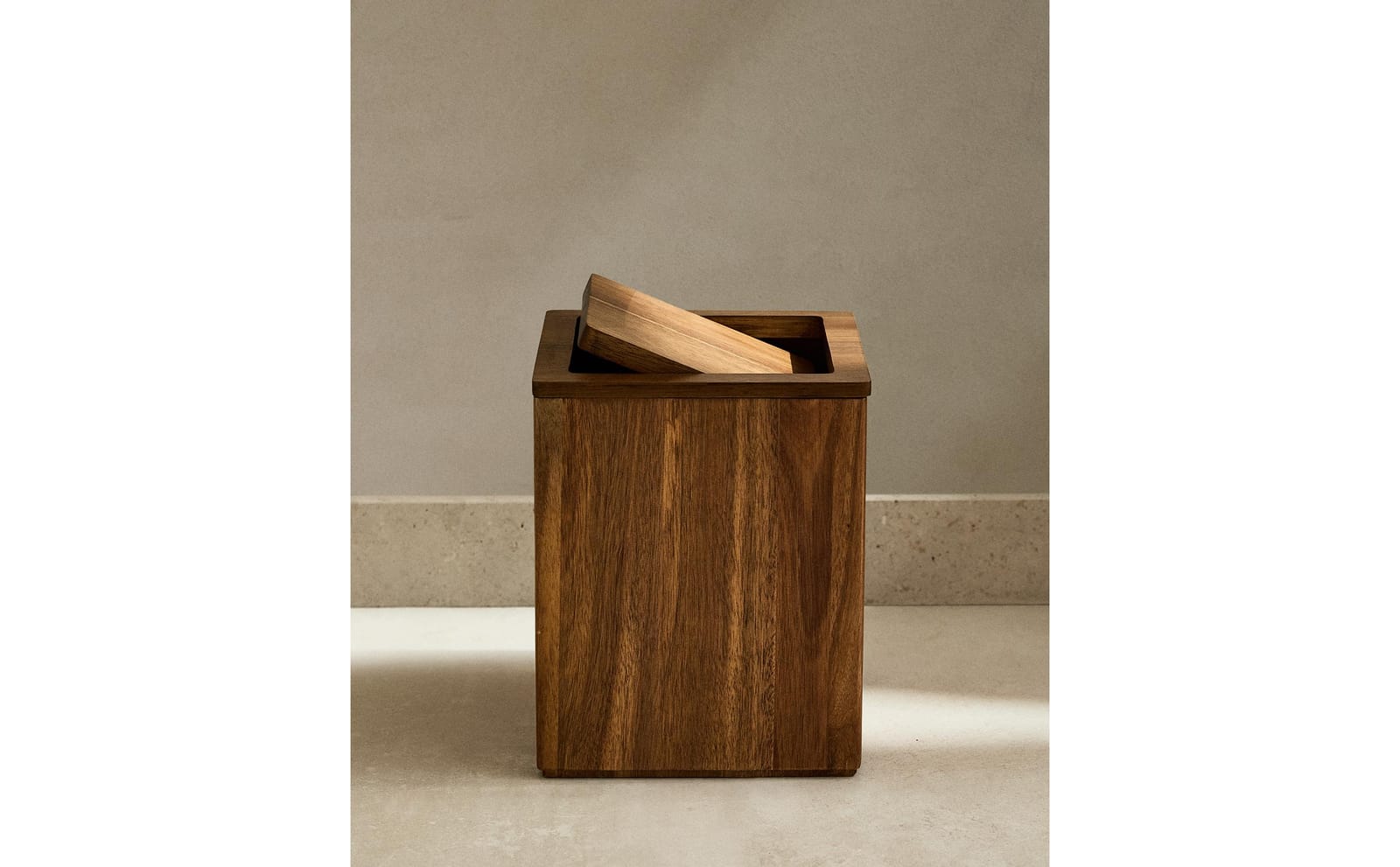 ZARA HOME Квадратная ванная корзина из дерева ракурс 8