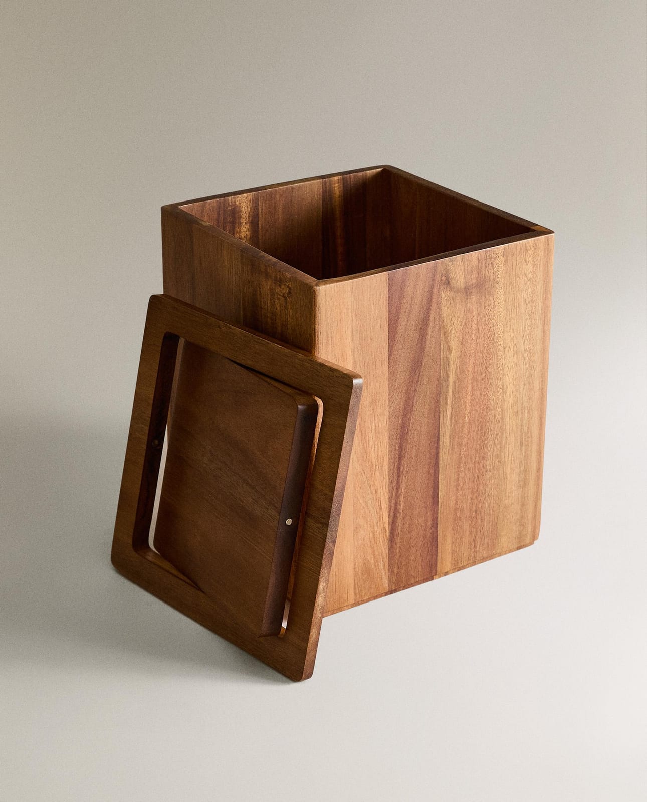 ZARA HOME Квадратная ванная корзина из дерева ракурс 6
