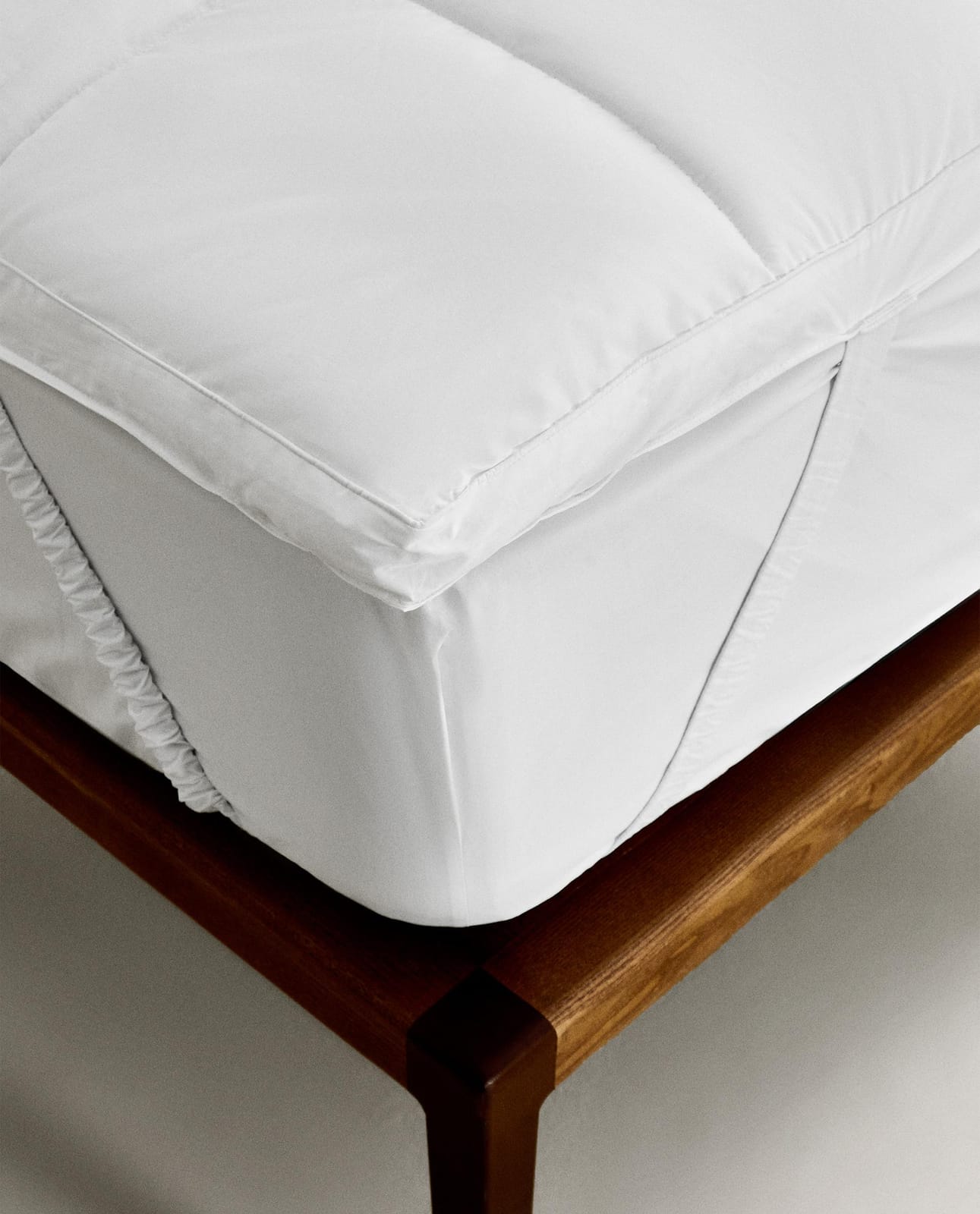 ZARA HOME МАТРАС НА КРЕСЛА С ЭФФЕКТОМ ПЕРА ракурс 6