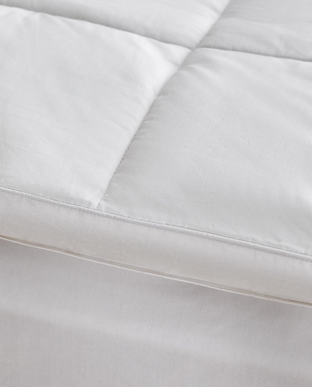 ZARA HOME МАТРАС НА КРЕСЛА С ЭФФЕКТОМ ПЕРА ракурс 3