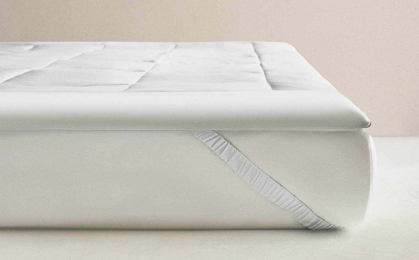 ZARA HOME МАТРАС НА КРЕСЛА С ОХЛАЖДАЮЩИМ ЭФФЕКТОМ ракурс 3