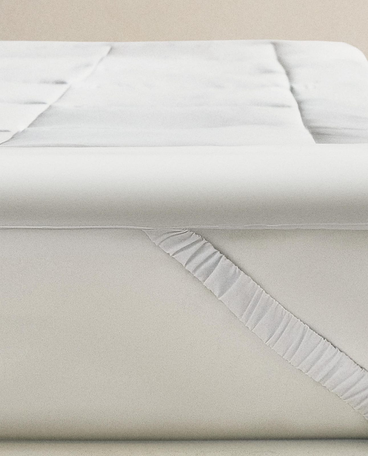 ZARA HOME МАТРАС НА КРЕСЛА С ОХЛАЖДАЮЩИМ ЭФФЕКТОМ ракурс 5