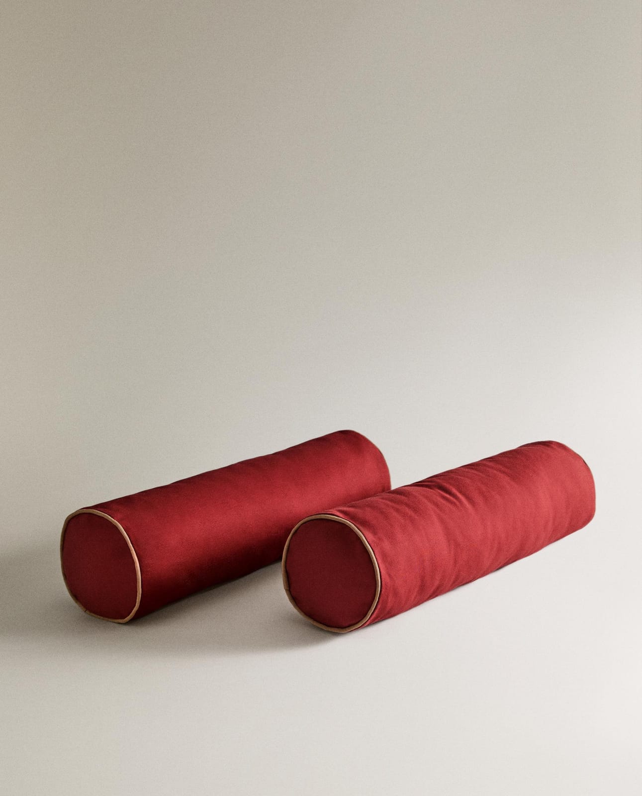 Лежак для животных ZARA HOME валик с контрастной окантовкой CZERWONAWY 15 x 15 x 48 cm