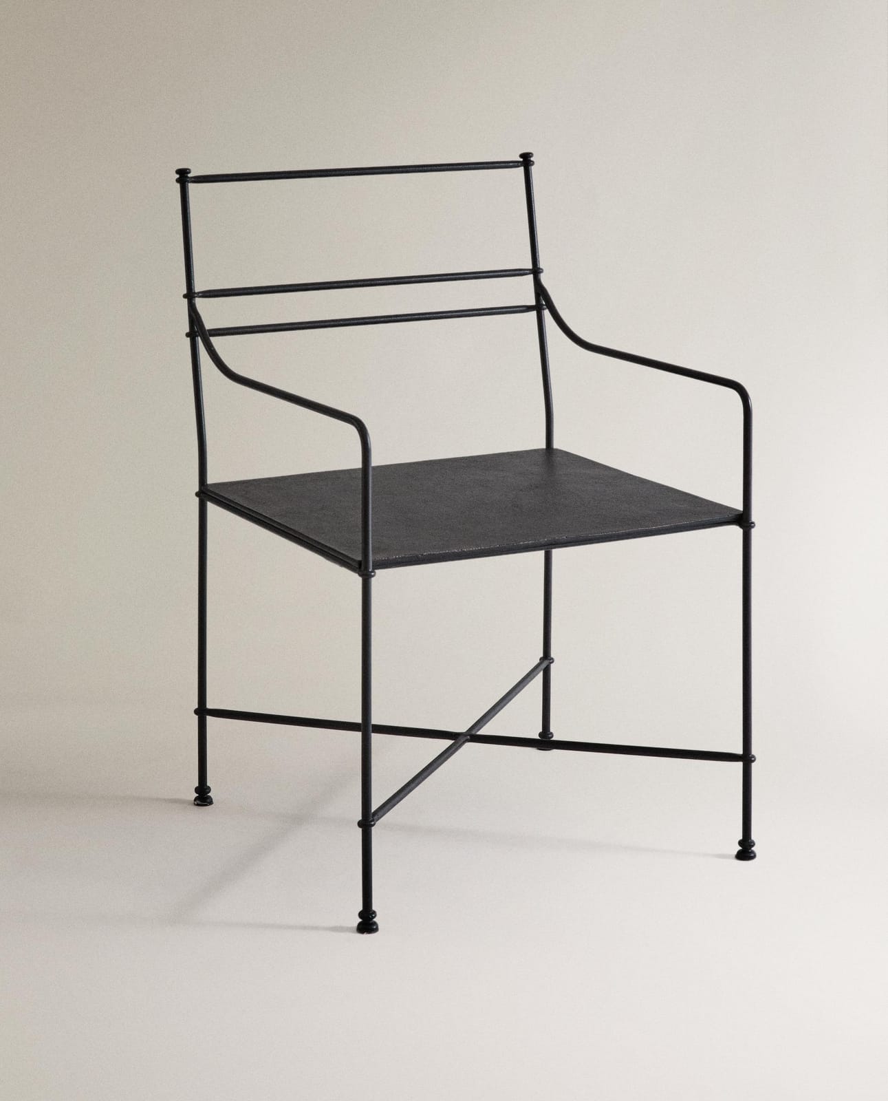 ZARA HOME КОВАНОЕ КРЕСЛО С ПОДЛОКОТНИКАМИ ДЛЯ НАРУЖНОГО ИСПОЛЬЗОВАНИЯ ракурс 6