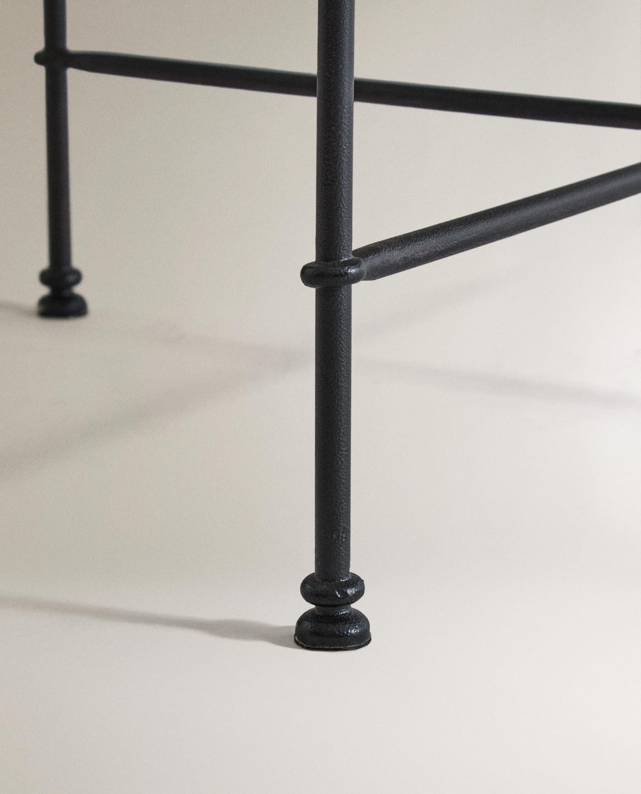 ZARA HOME КОВАНОЕ КРЕСЛО С ПОДЛОКОТНИКАМИ ДЛЯ НАРУЖНОГО ИСПОЛЬЗОВАНИЯ ракурс 7