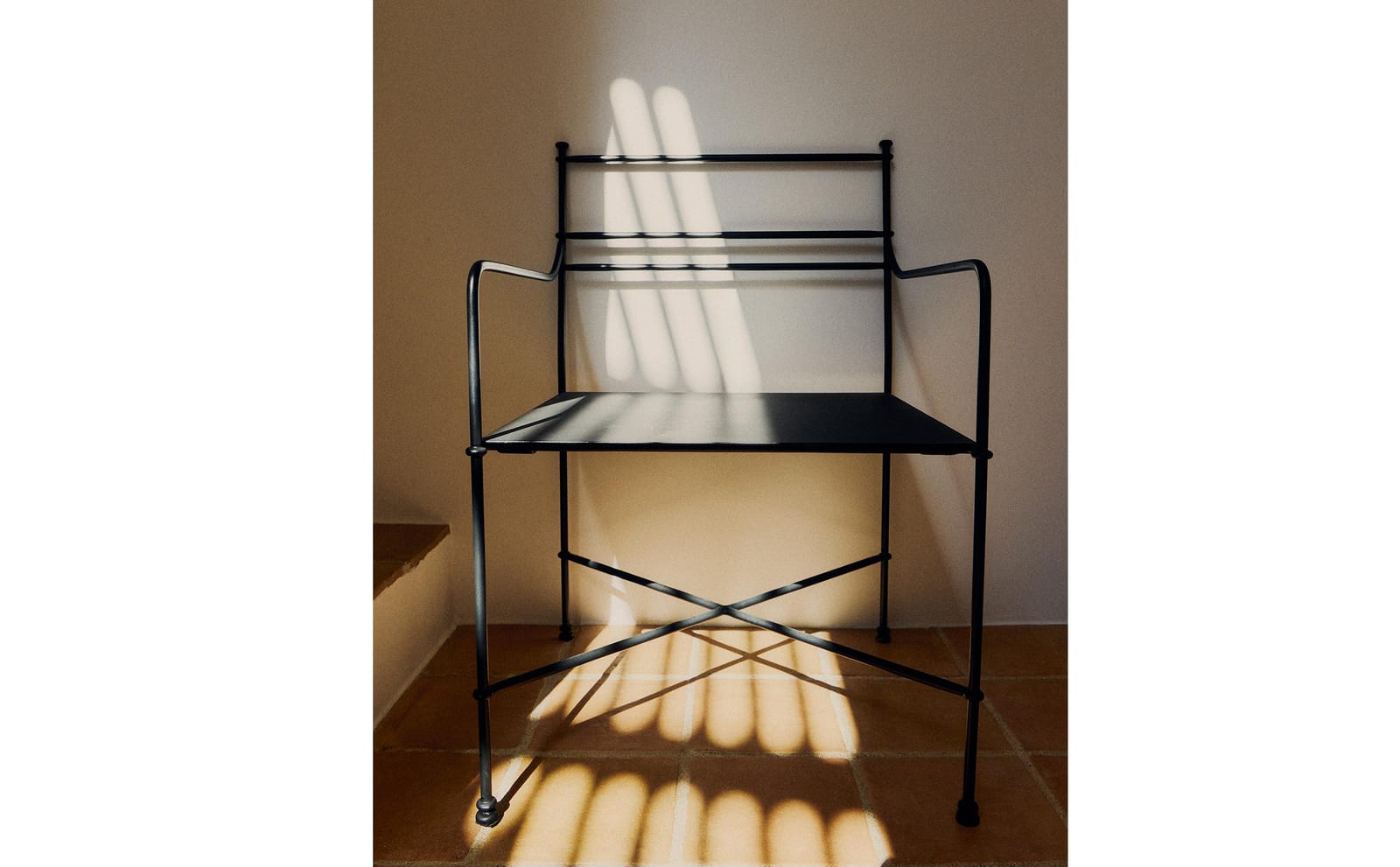 ZARA HOME КОВАНОЕ КРЕСЛО С ПОДЛОКОТНИКАМИ ДЛЯ НАРУЖНОГО ИСПОЛЬЗОВАНИЯ ракурс 10
