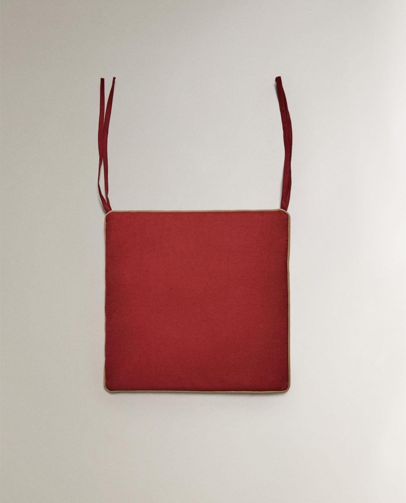Лежак для животных ZARA HOME подушка на стул с контрастной окантовкой CZERWONAWY 3 x 37.5 x 44 cm