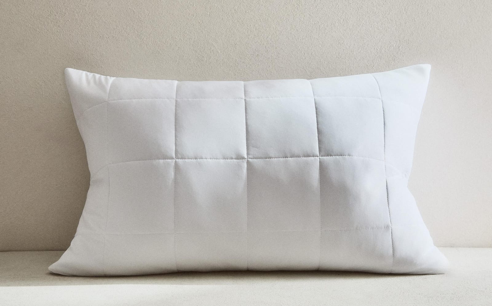 ZARA HOME ЗАЩИТНЫЙ ЧЕХОЛ НА ПОДУШКУ ОХЛАЖДАЮЩИЙ ракурс 8