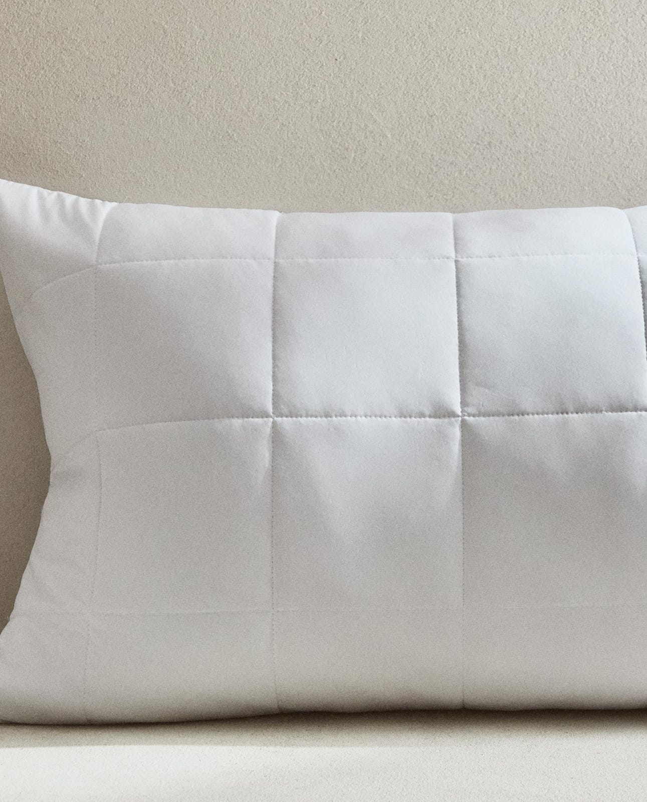 ZARA HOME ЗАЩИТНЫЙ ЧЕХОЛ НА ПОДУШКУ ОХЛАЖДАЮЩИЙ ракурс 2