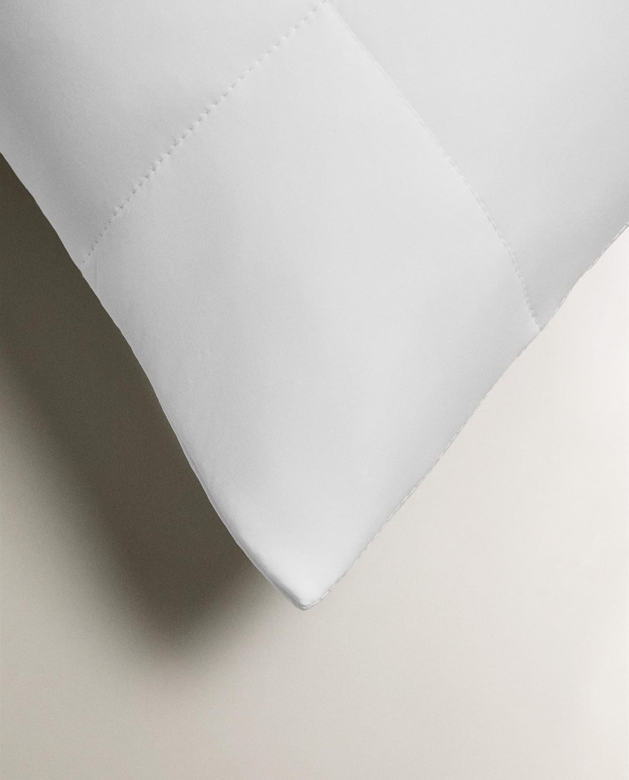 ZARA HOME ЗАЩИТНЫЙ ЧЕХОЛ НА ПОДУШКУ ОХЛАЖДАЮЩИЙ ракурс 3