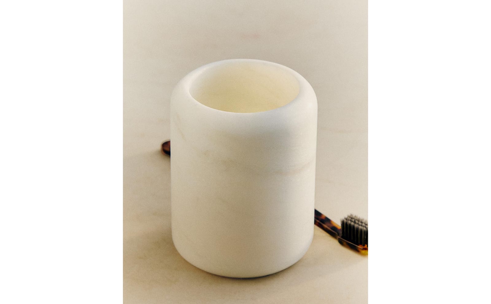 ZARA HOME ВАННЫЙ СТАКАНЧИК ДЛЯ ЗУБНЫХ ЩЕТОК ИЗ БЕЛОГО МРАМОРА ракурс 7