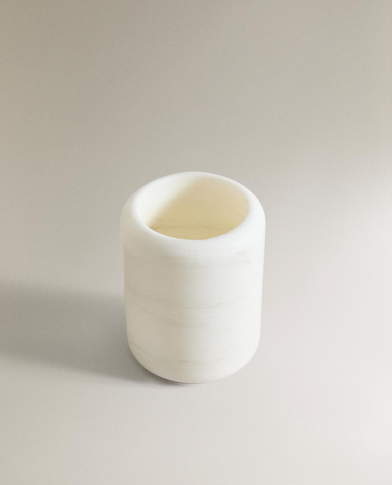 ZARA HOME ВАННЫЙ СТАКАНЧИК ДЛЯ ЗУБНЫХ ЩЕТОК ИЗ БЕЛОГО МРАМОРА ракурс 3
