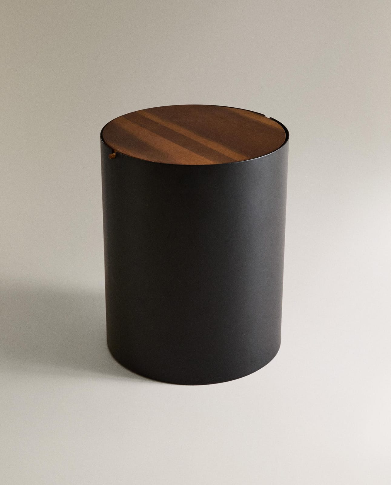 ZARA HOME Металлическая корзина для ванной с деревянной крышкой ракурс 7