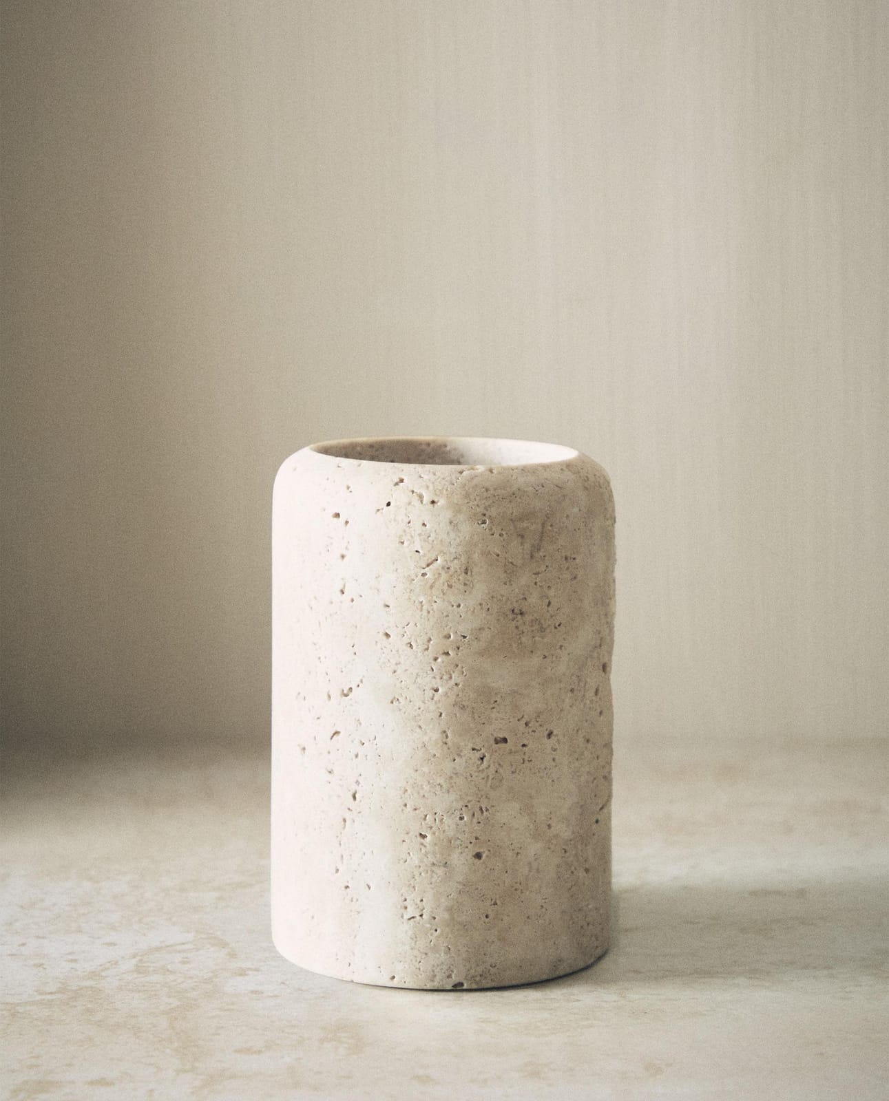 ZARA HOME СТАКАНЧИК ДЛЯ ЗУБНЫХ ЩЕТОК ИЗ БЕЖЕВОГО МРАМОРА ракурс 3
