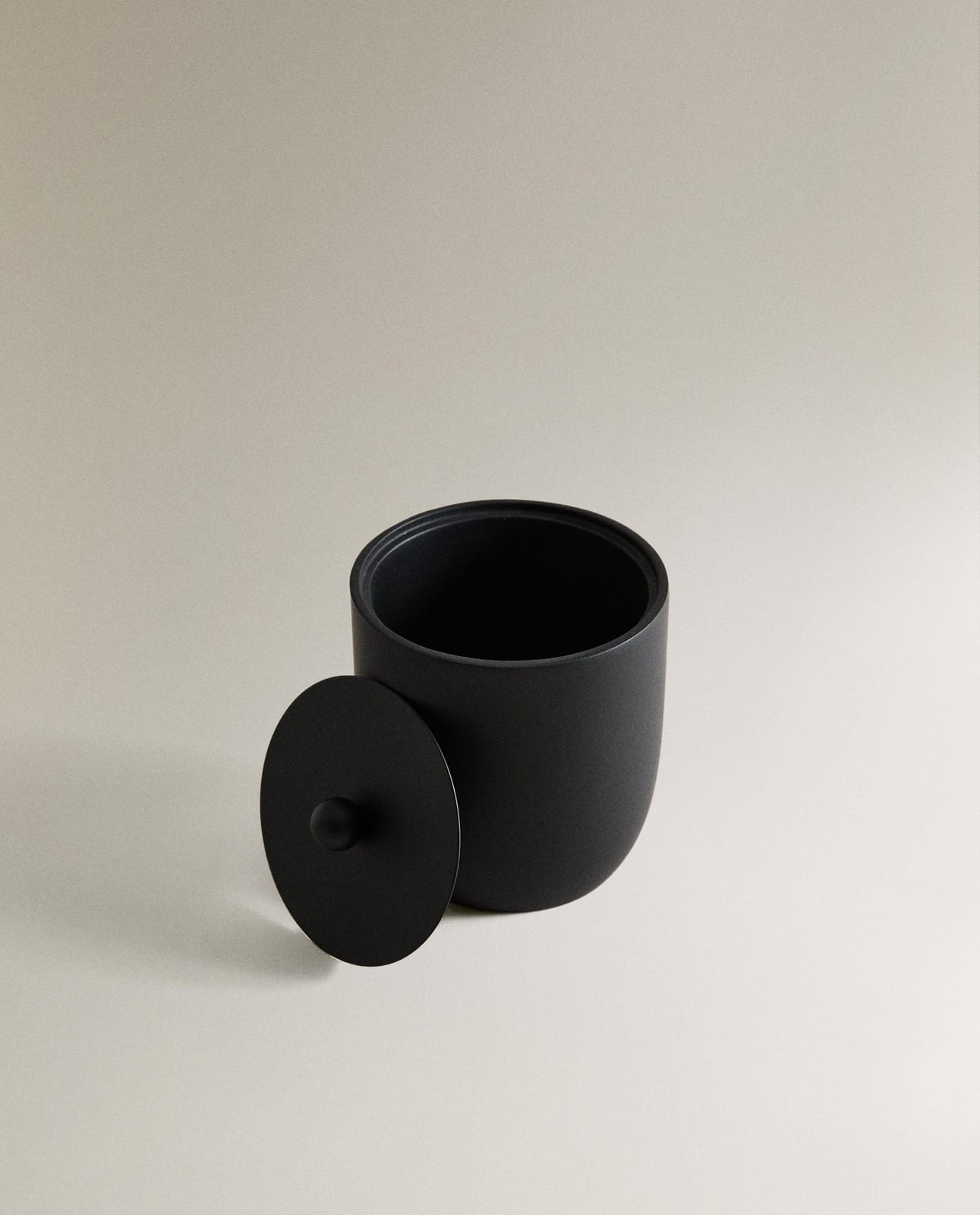 ZARA HOME ЧЕРНЫЙ КОНТЕЙНЕР ОРГАНАЙЗЕР ДЛЯ ВАННОЙ ИЗ СМОЛЫ ракурс 5