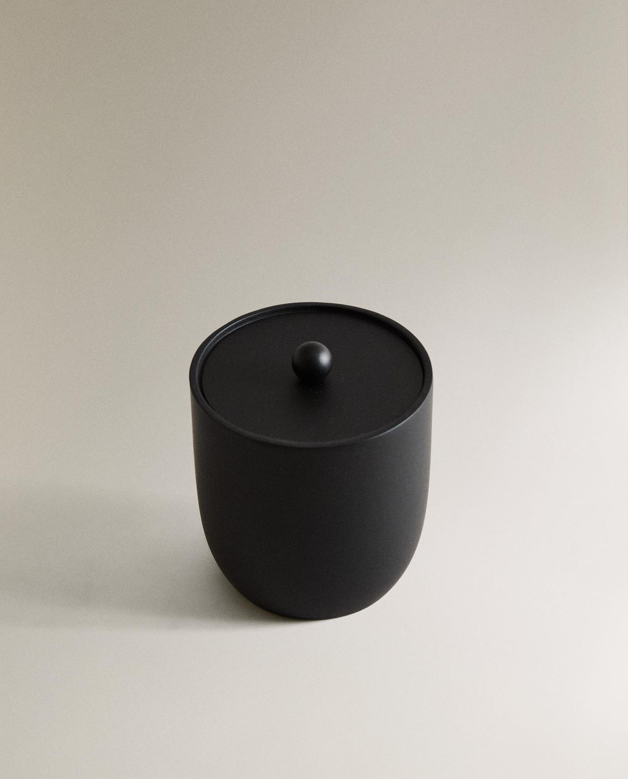 ZARA HOME ЧЕРНЫЙ КОНТЕЙНЕР ОРГАНАЙЗЕР ДЛЯ ВАННОЙ ИЗ СМОЛЫ ракурс 3