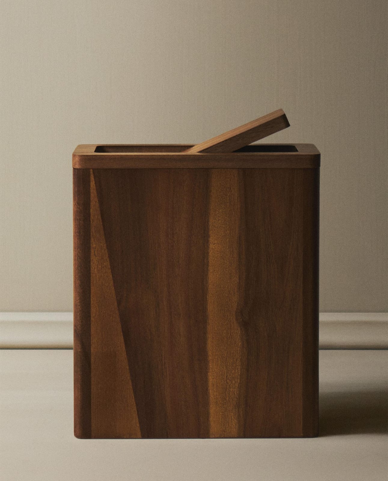 ZARA HOME Деревянная корзина для мусора ракурс 2