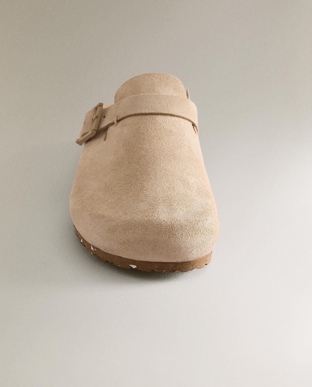 ZARA HOME КОЖАНЫЕ ТАПОЧКИ С ПРЯЖКОЙ И ДЕКОРАТИВНОЙ СТРОЧКОЙ ракурс 5