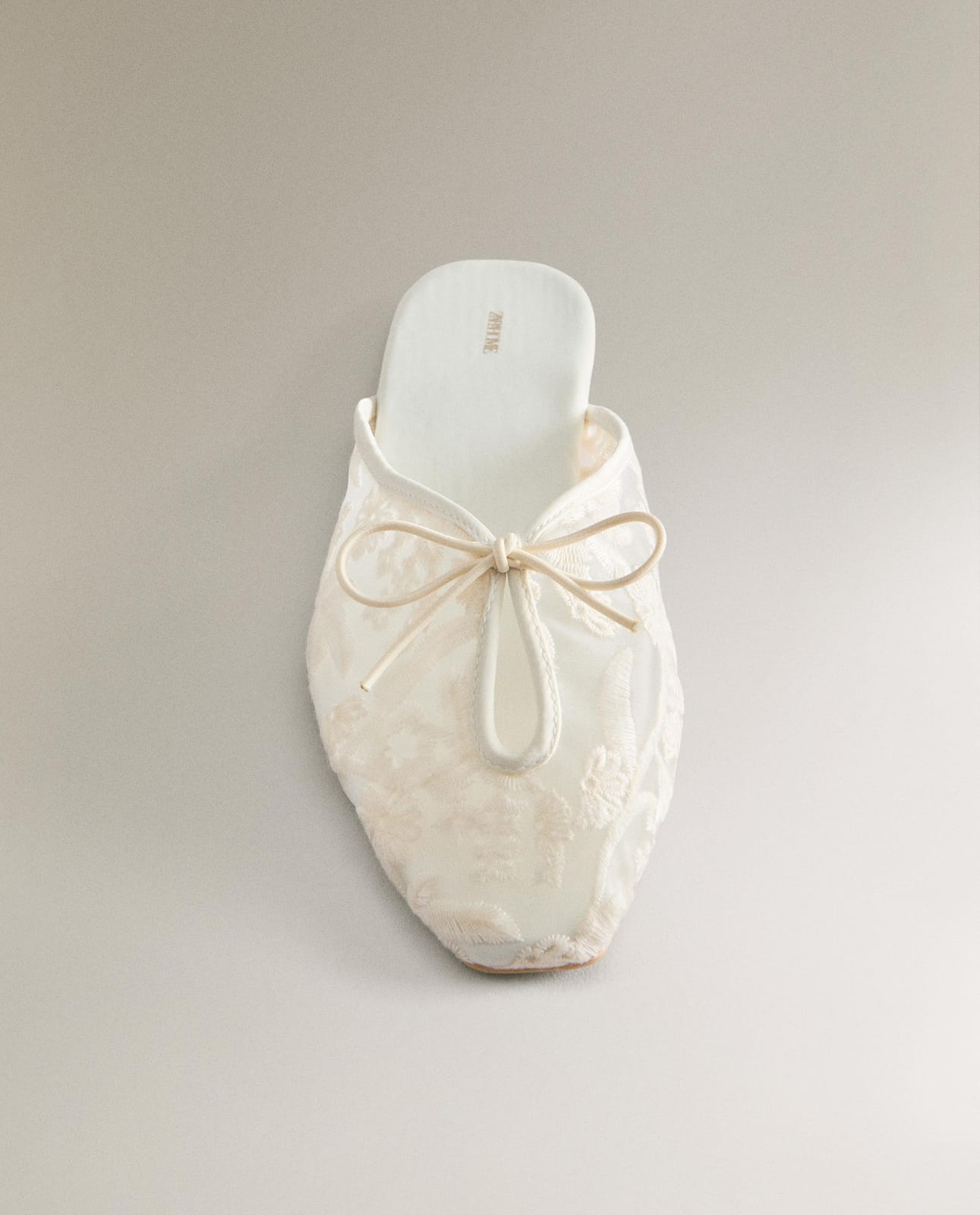 ZARA HOME KAPCIE Z HAFTEM W KWIATY ракурс 3