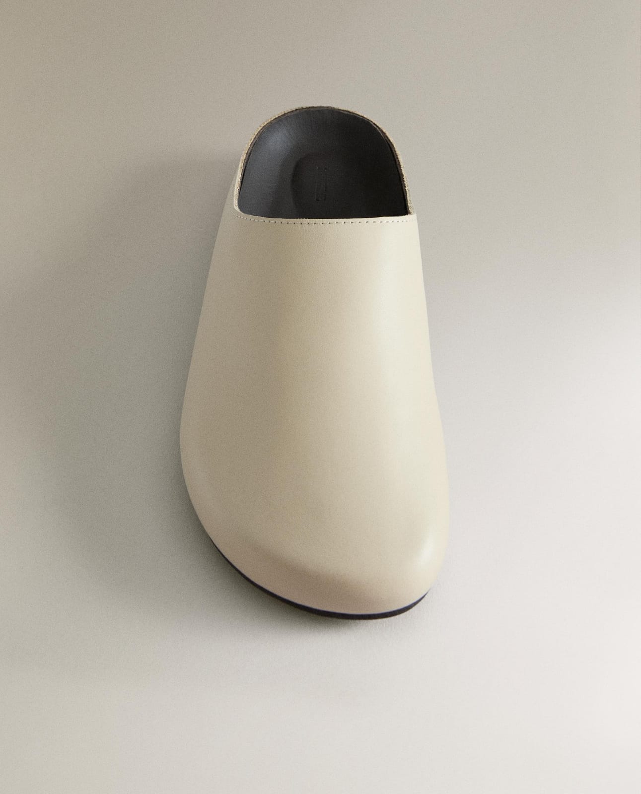 ZARA HOME MINIMALISTYCZNE SKÓRZANE CHODAKI ракурс 4