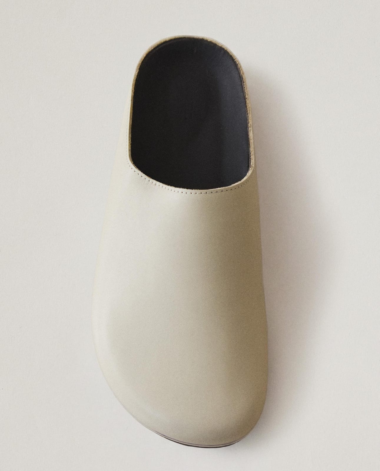 ZARA HOME MINIMALISTYCZNE SKÓRZANE CHODAKI ракурс 7