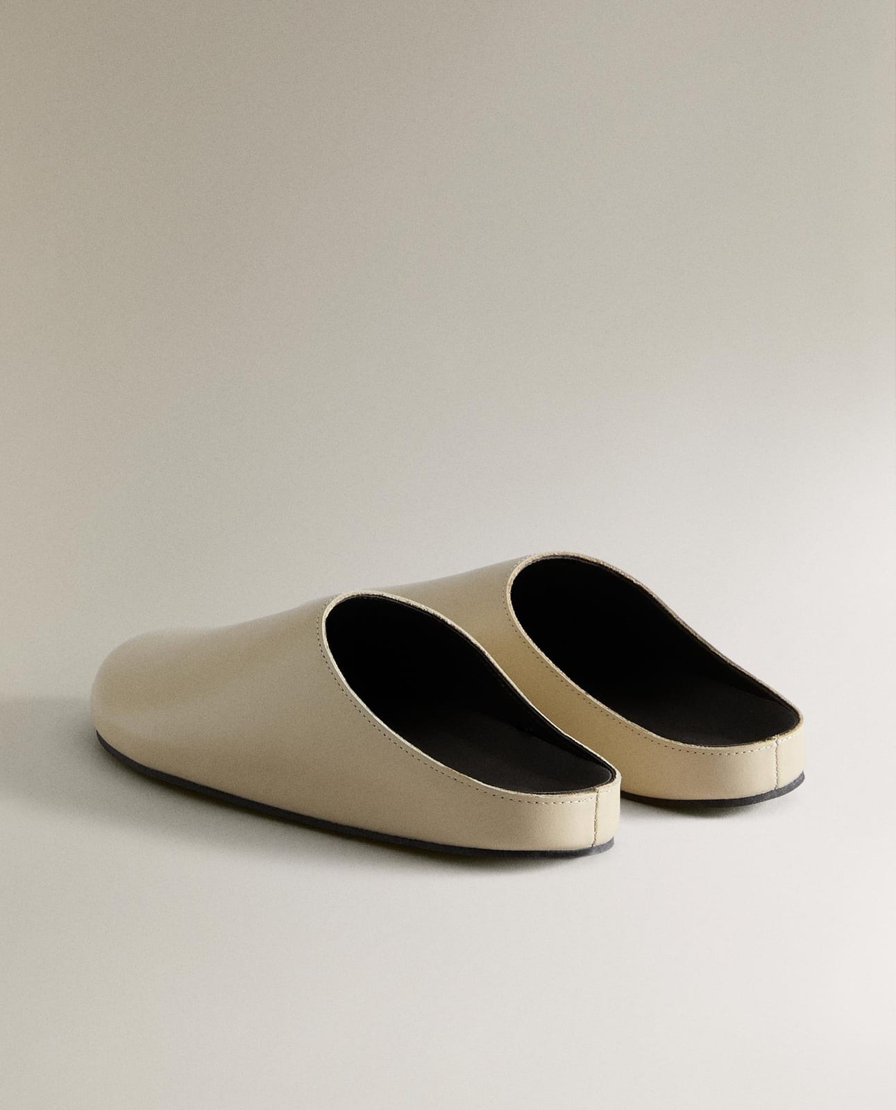 ZARA HOME MINIMALISTYCZNE SKÓRZANE CHODAKI ракурс 6