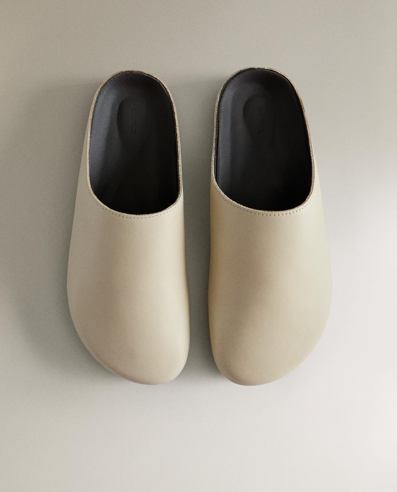 ZARA HOME MINIMALISTYCZNE SKÓRZANE CHODAKI ракурс 3
