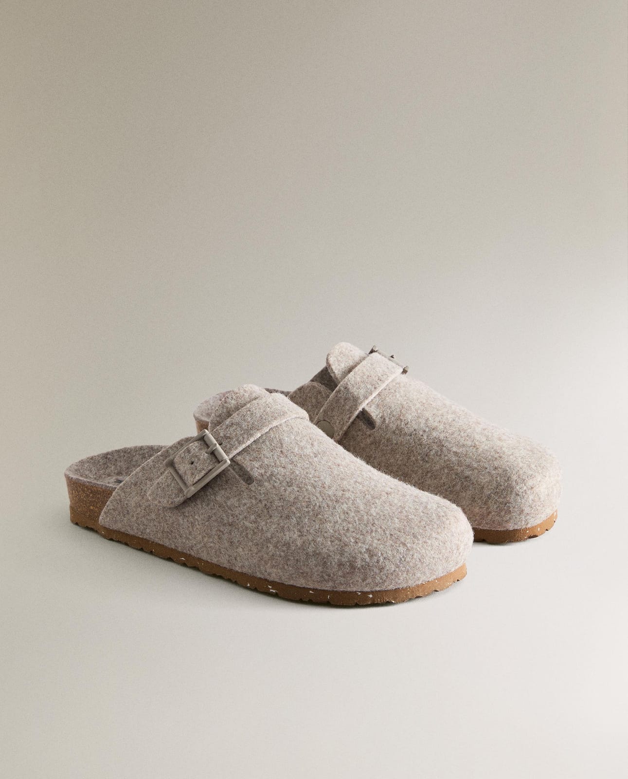 ZARA HOME ФИЛЬЦОВАННЫЕ ЧОДАКИ С ПРЯЖКОЙ ракурс 4