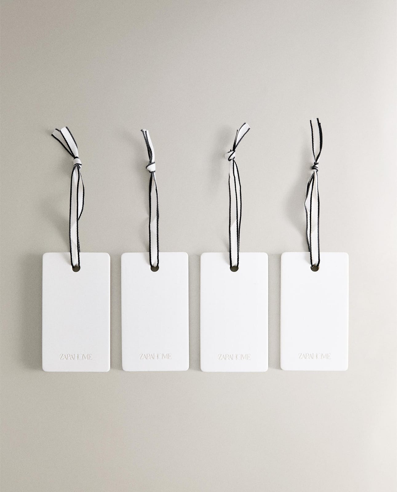 Ароматизатор для дома ZARA HOME НАБОР АРОМАТИЧЕСКИХ ПАЛОЧЕК ДЛЯ ШКАФА WHITE POWDERY (НАБОР 4 ШТУКИ) PIASKOWY 99