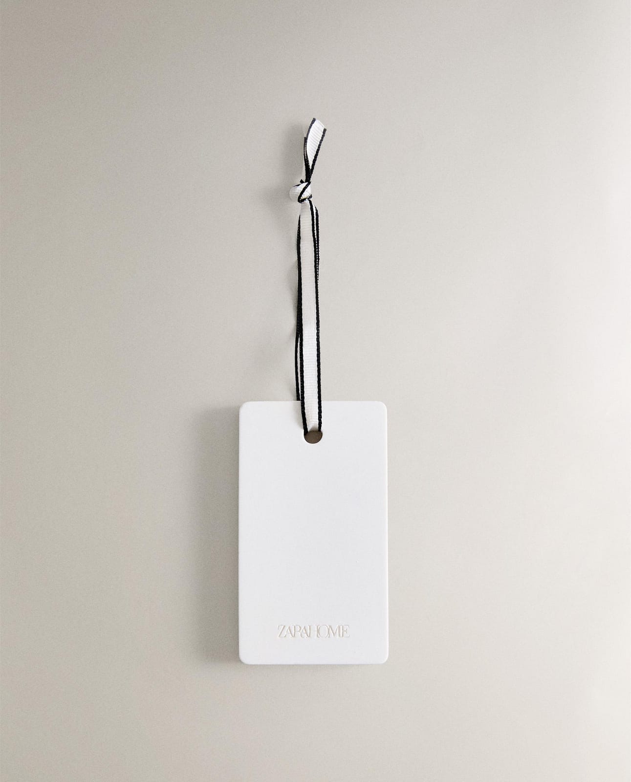 ZARA HOME ZESTAW PAŁECZEK ZAPACHOWYCH DO SZAFY WHITE POWDERY (ZESTAW 4 SZTUKI) ракурс 7