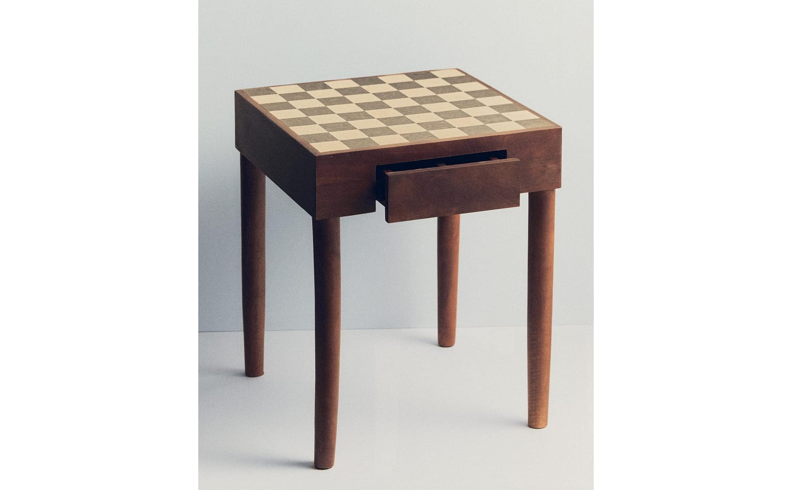 ZARA HOME STOLIK POMOCNICZY Z TEKOWEGO DREWNA Z MARMUROWYM BLATEM W SZACHOWNICĘ ракурс 8