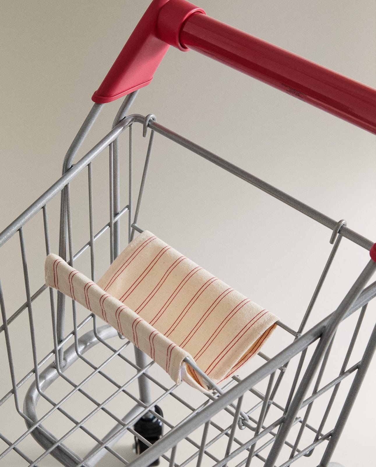 ZARA HOME ИГРУШЕЧНАЯ ДЕТСКАЯ ТЕЛЕЖКА ДЛЯ ПОКУПОК ракурс 8