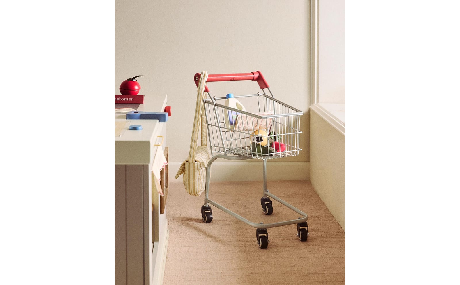 ZARA HOME ИГРУШЕЧНАЯ ДЕТСКАЯ ТЕЛЕЖКА ДЛЯ ПОКУПОК ракурс 4