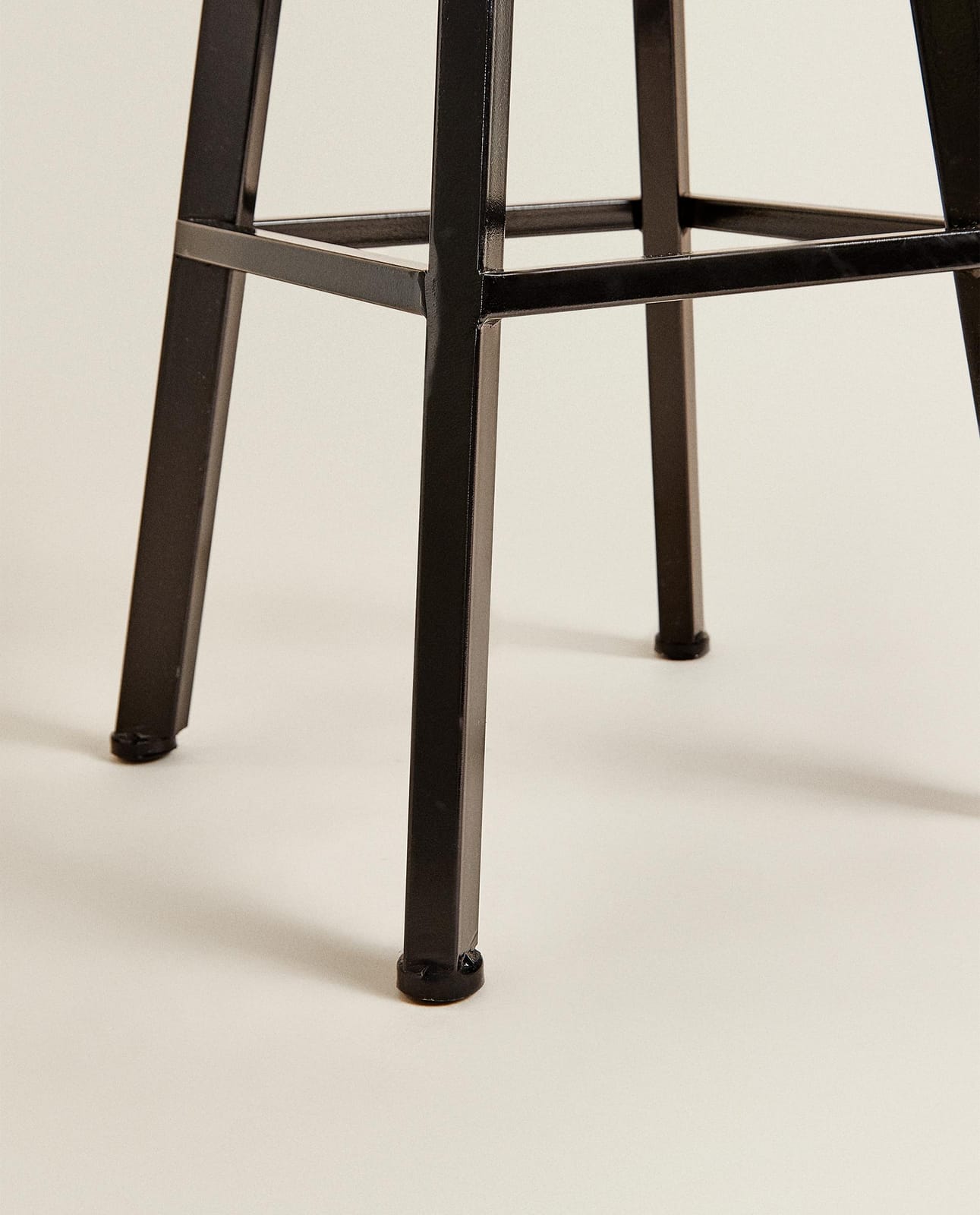 ZARA HOME ВЫСОКИЙ ВРАЩАЮЩИЙСЯ ТАБУРЕТ ДЕРЕВО И МЕТАЛЛ ракурс 6