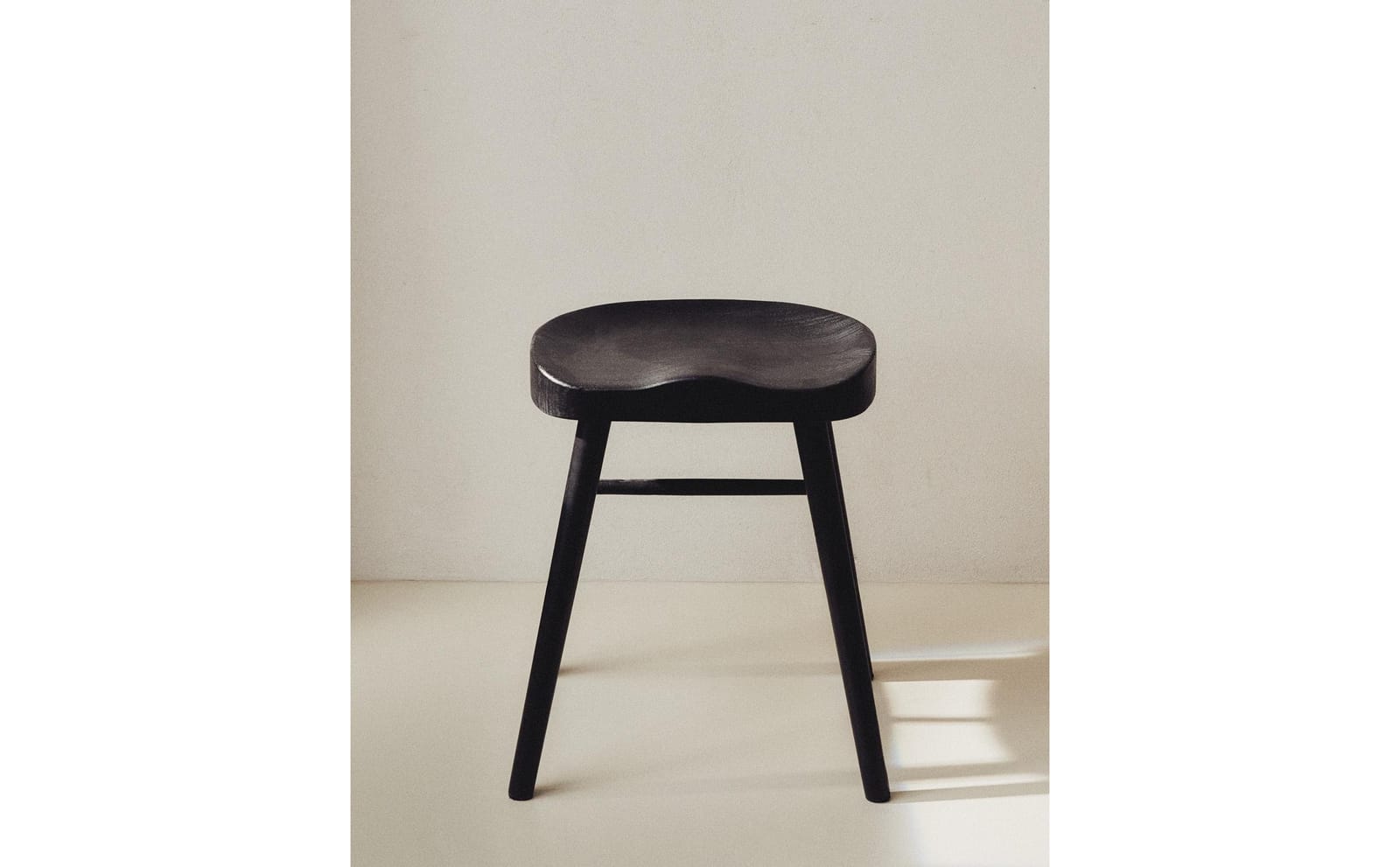 ZARA HOME TABORET ИЗ СОСНОВОЙ ДРЕВЕСИНЫ ракурс 8