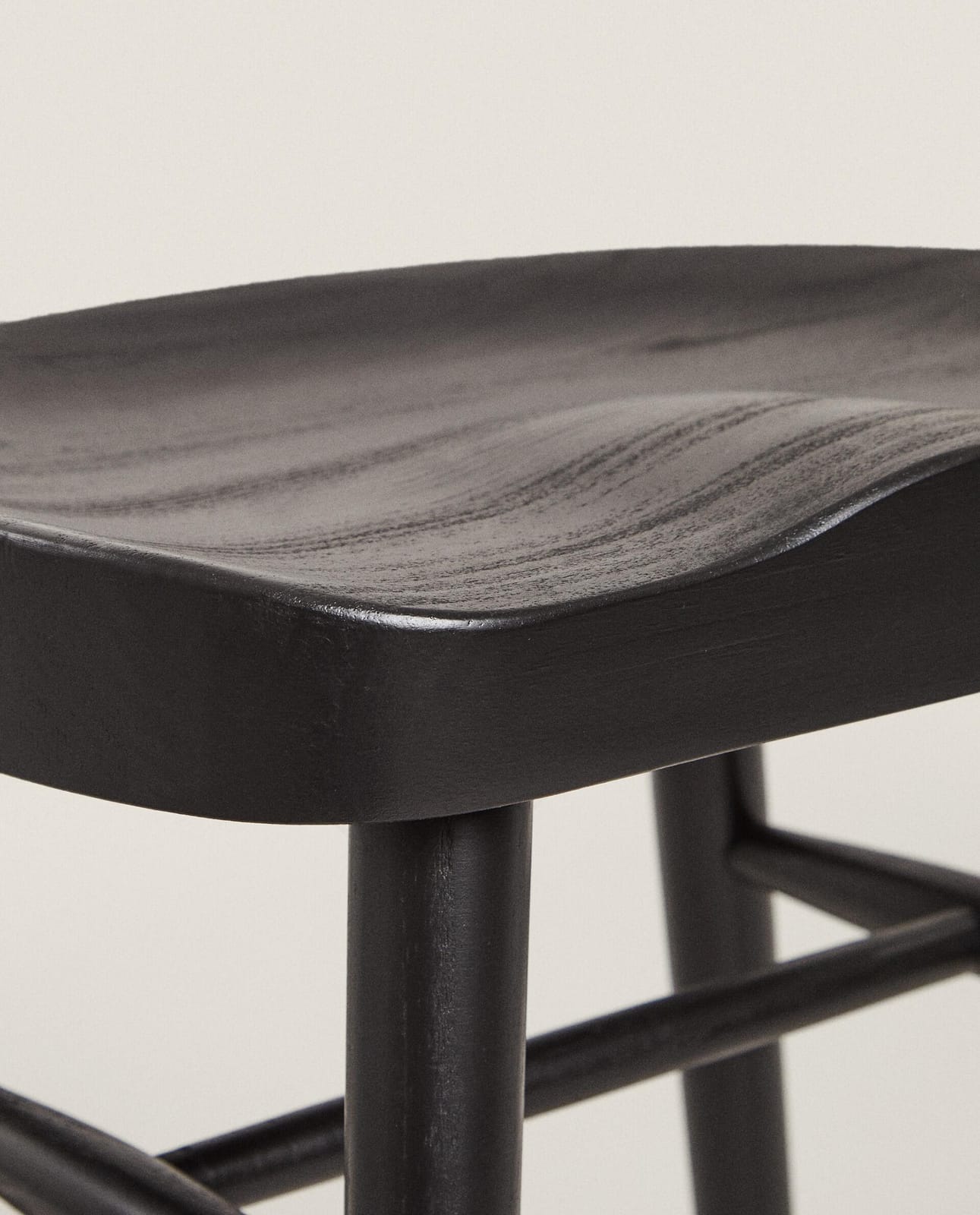 ZARA HOME TABORET ИЗ СОСНОВОЙ ДРЕВЕСИНЫ ракурс 3