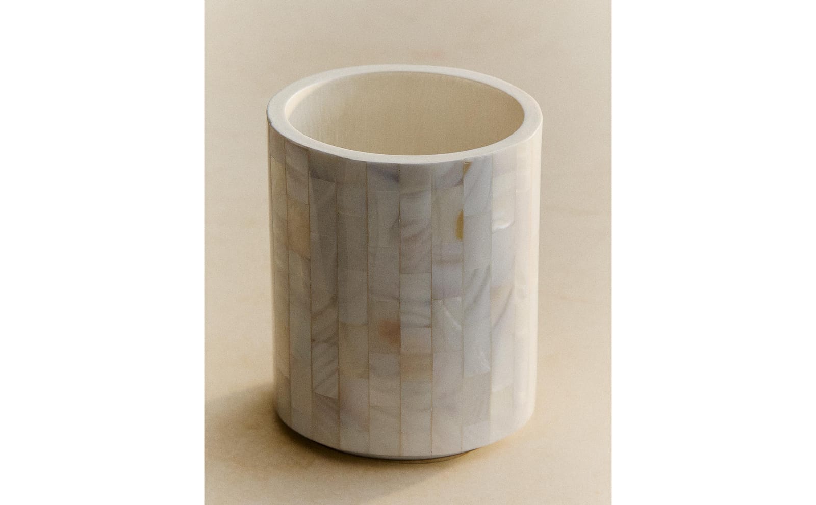 ZARA HOME СТАКАНЧИК ДЛЯ ЗУБНЫХ ЩЕТОК ИЗ ПЕРЛАМУТРА ракурс 8