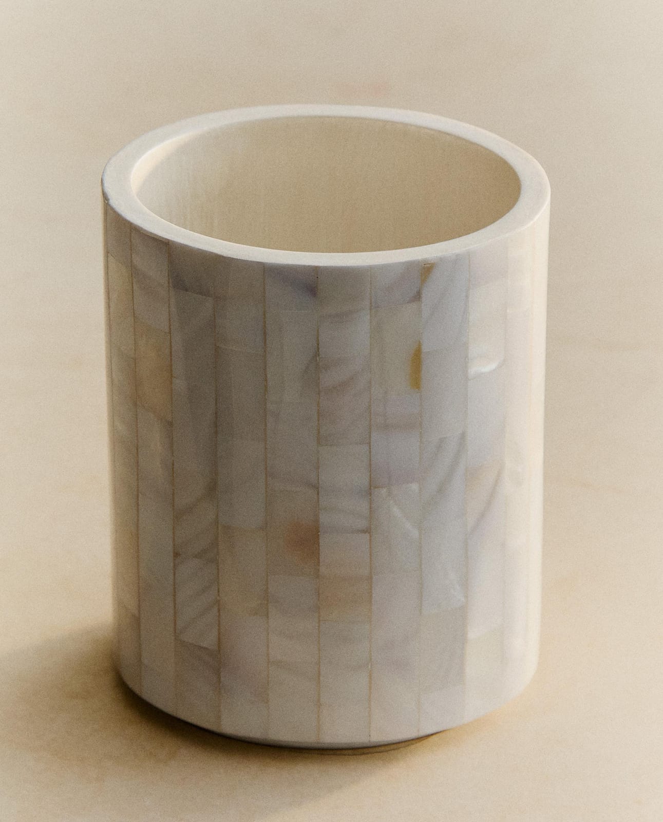 ZARA HOME СТАКАНЧИК ДЛЯ ЗУБНЫХ ЩЕТОК ИЗ ПЕРЛАМУТРА ракурс 7