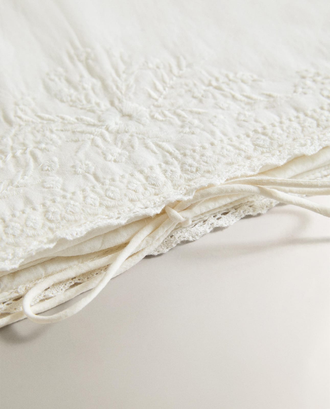 ZARA HOME ВЫШИТЫЙ ХЛОПКОВЫЙ МЕШОЧЕК ДЛЯ БЕЛЬЯ ракурс 3