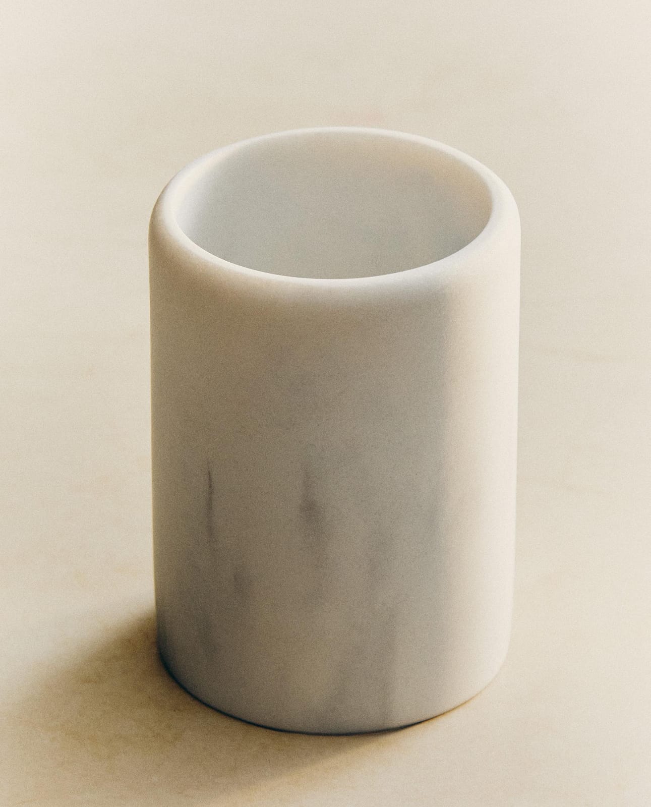 ZARA HOME СТАКАНЧИК ДЛЯ ЗУБНЫХ ЩЕТОК С ЭФФЕКТОМ МРАМОРА ракурс 6