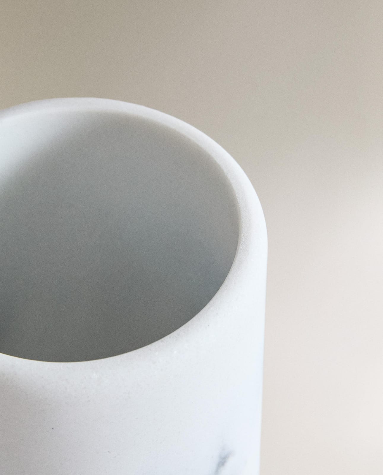 ZARA HOME СТАКАНЧИК ДЛЯ ЗУБНЫХ ЩЕТОК С ЭФФЕКТОМ МРАМОРА ракурс 3