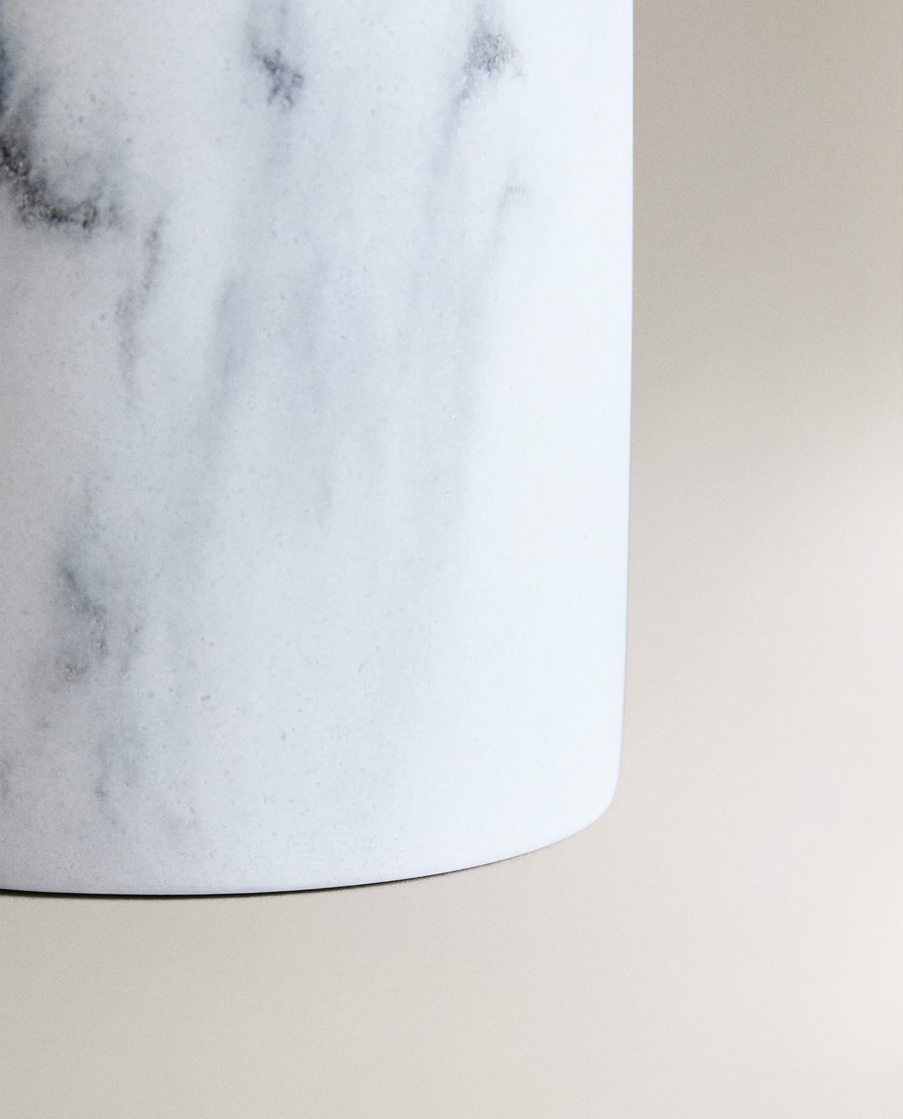 ZARA HOME СТАКАНЧИК ДЛЯ ЗУБНЫХ ЩЕТОК С ЭФФЕКТОМ МРАМОРА ракурс 4