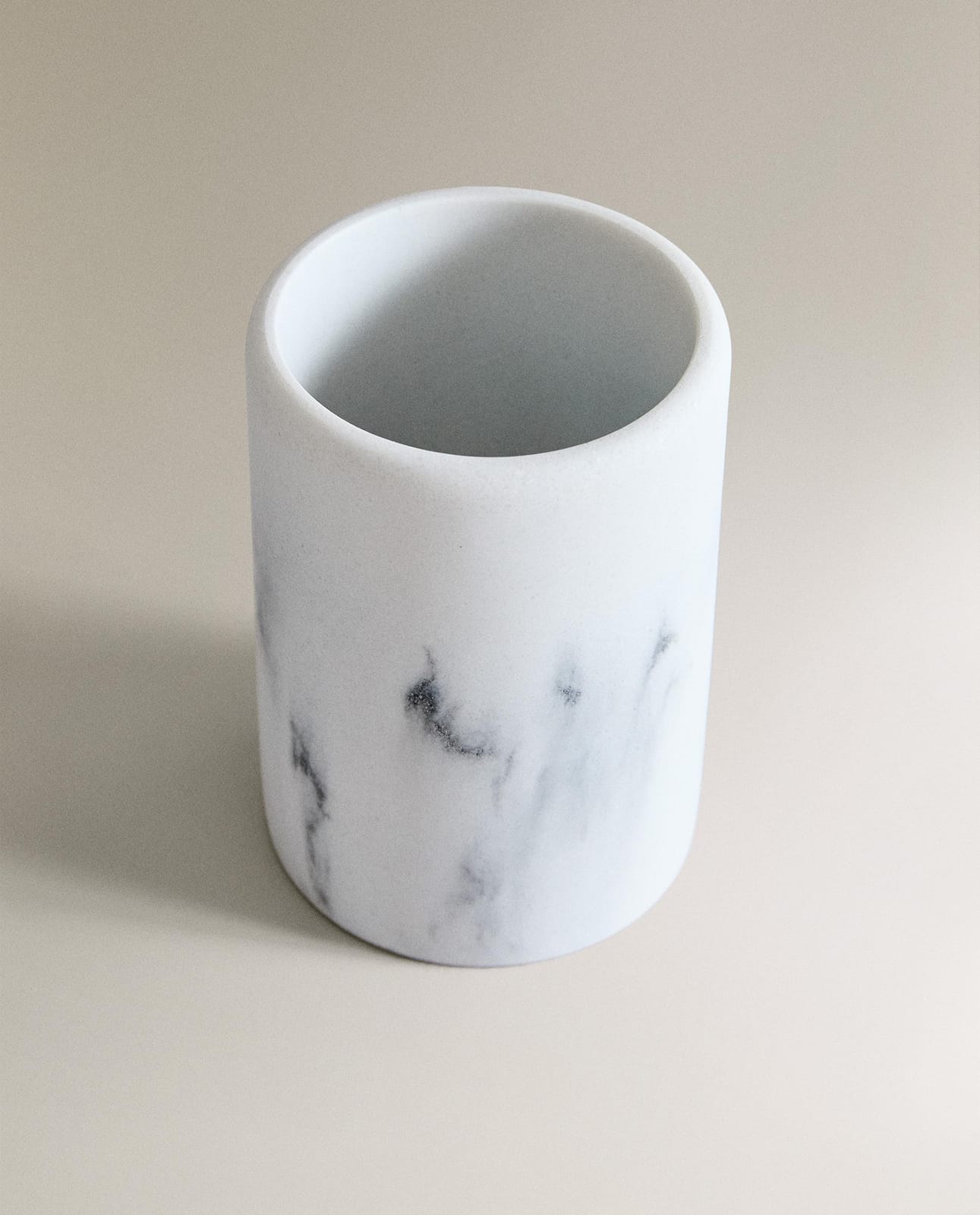 ZARA HOME СТАКАНЧИК ДЛЯ ЗУБНЫХ ЩЕТОК С ЭФФЕКТОМ МРАМОРА ракурс 5