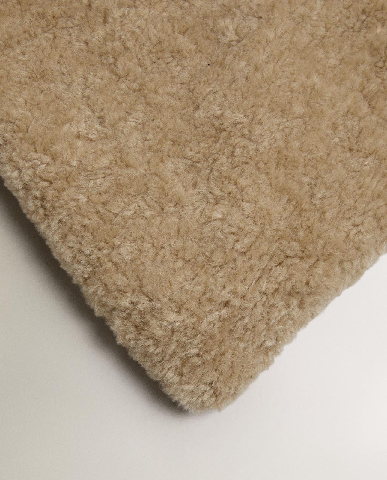 ZARA HOME ОДЕЯЛО ДЛЯ ЖИВОТНЫХ В КЛЕТКУ ВИШИ ракурс 4