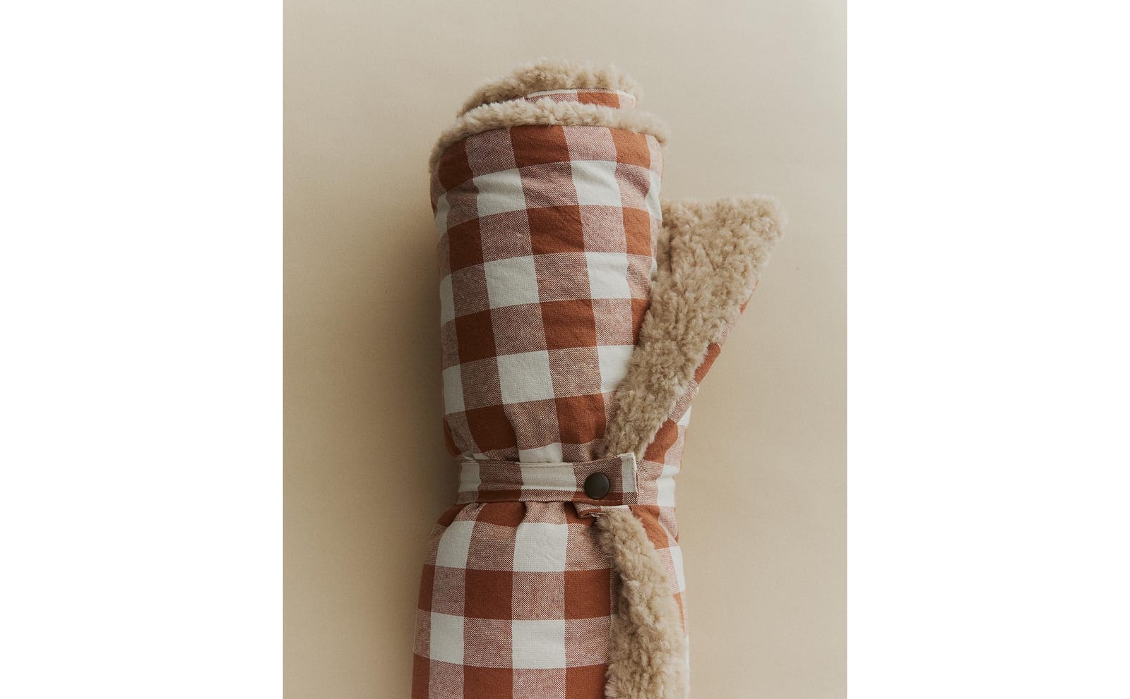 ZARA HOME ОДЕЯЛО ДЛЯ ЖИВОТНЫХ В КЛЕТКУ ВИШИ ракурс 3