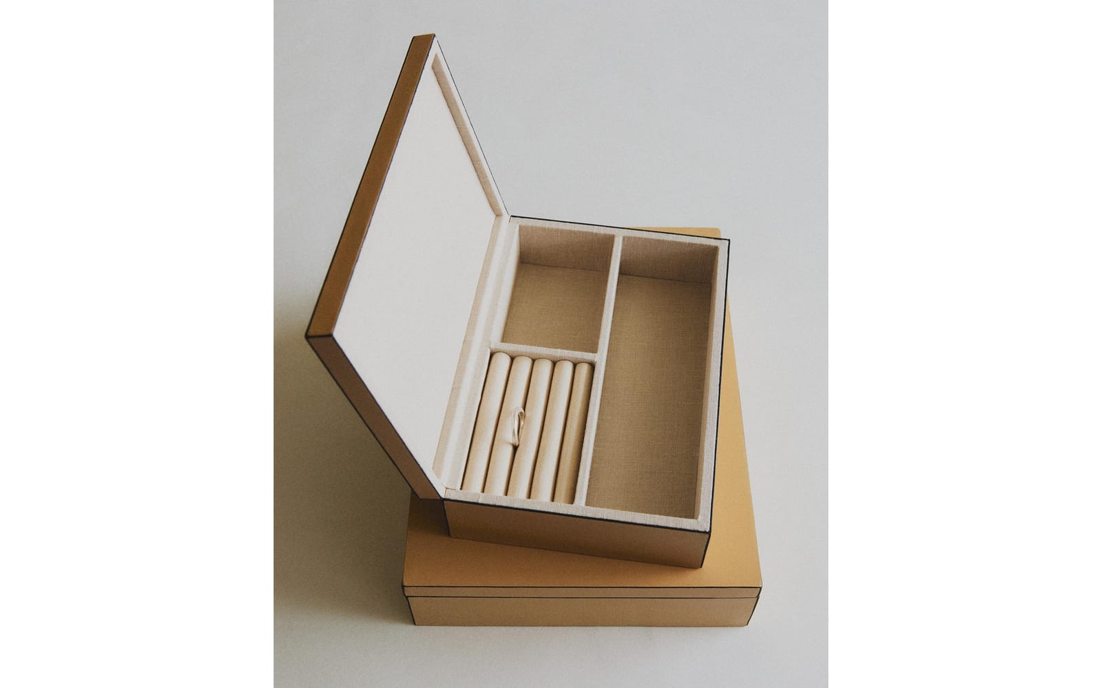 ZARA HOME КОЖАНАЯ ШКАТУЛКА ракурс 8