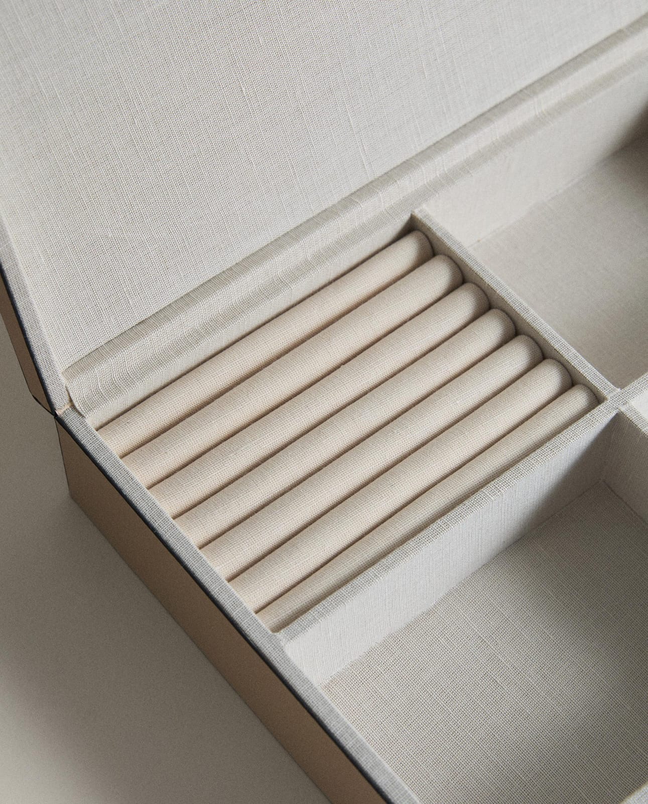 ZARA HOME КОЖАНАЯ ШКАТУЛКА ракурс 4