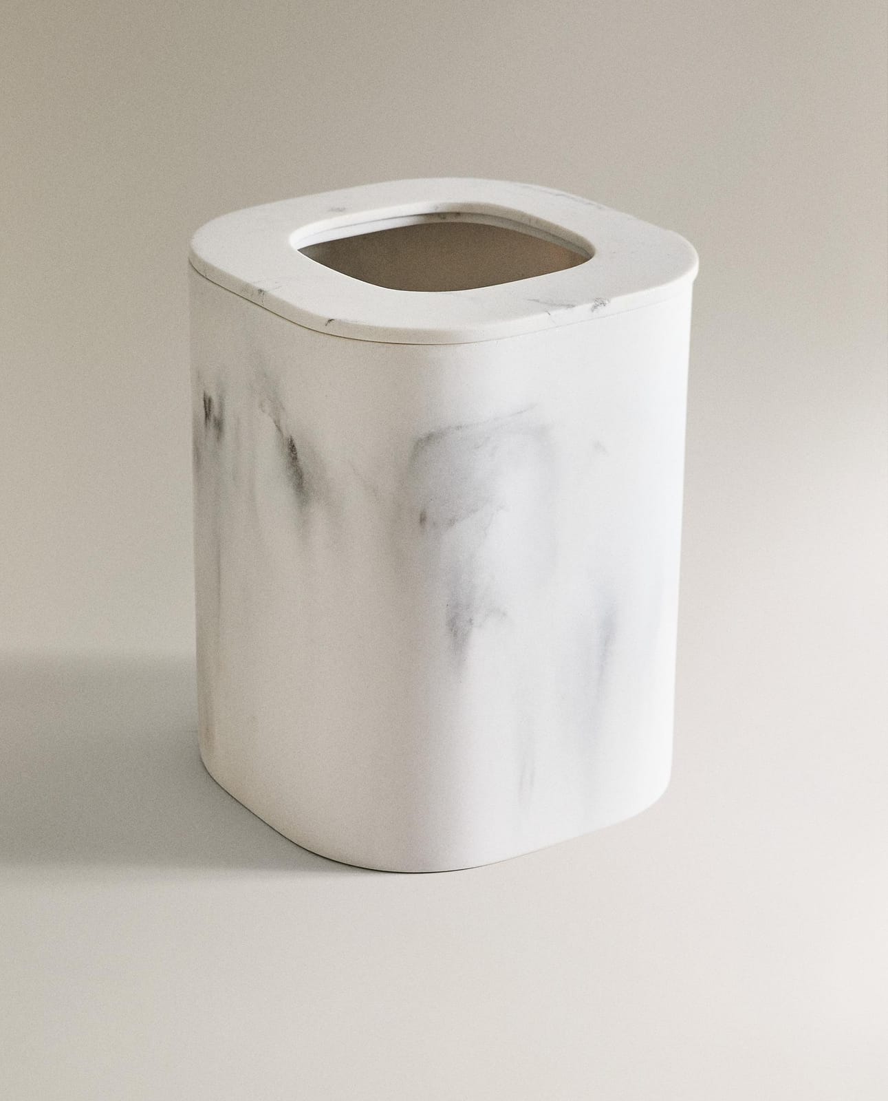 ZARA HOME ВАННАЯ КОРЗИНА С ЭФФЕКТОМ МРАМОРА ракурс 3